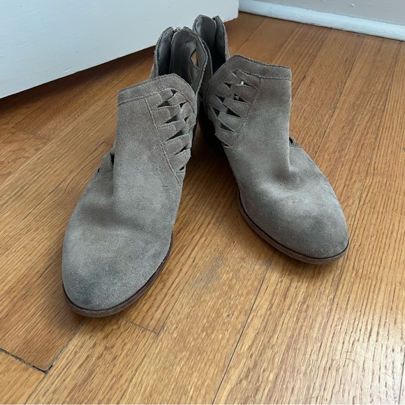 Vince Camuto Peera Suede Ankle Booties - Picture 4 of 7